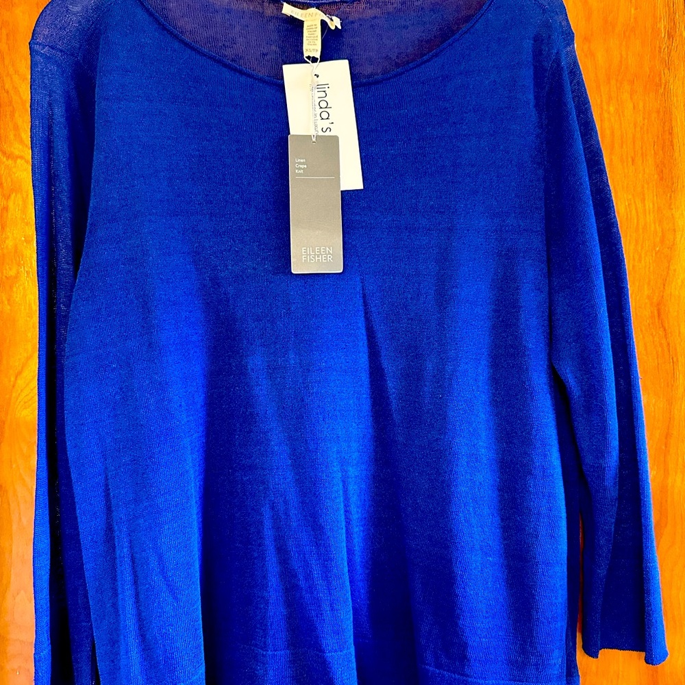 Women’s linen crepe knit.